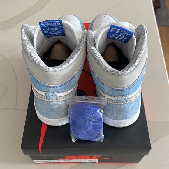 Air Jordan 1 Hyper Royal - Picture 6 of 9